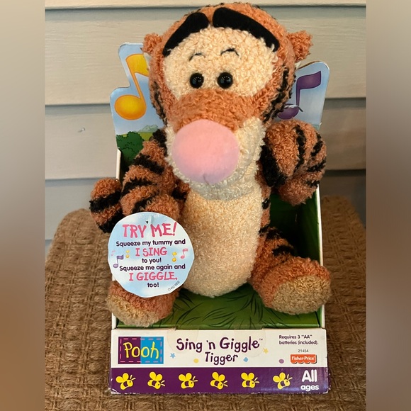 Video ! New Vintage 1998 Disney Sing N Giggle Tigger Plush Animated Pooh - Picture 5 of 7